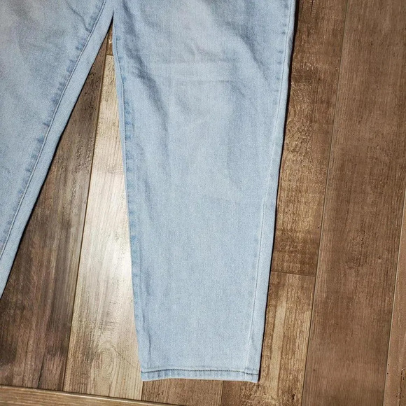 Celebrity Pink High-Waisted Light Wash Jeans Size 17/33 - Picture 12 of 12